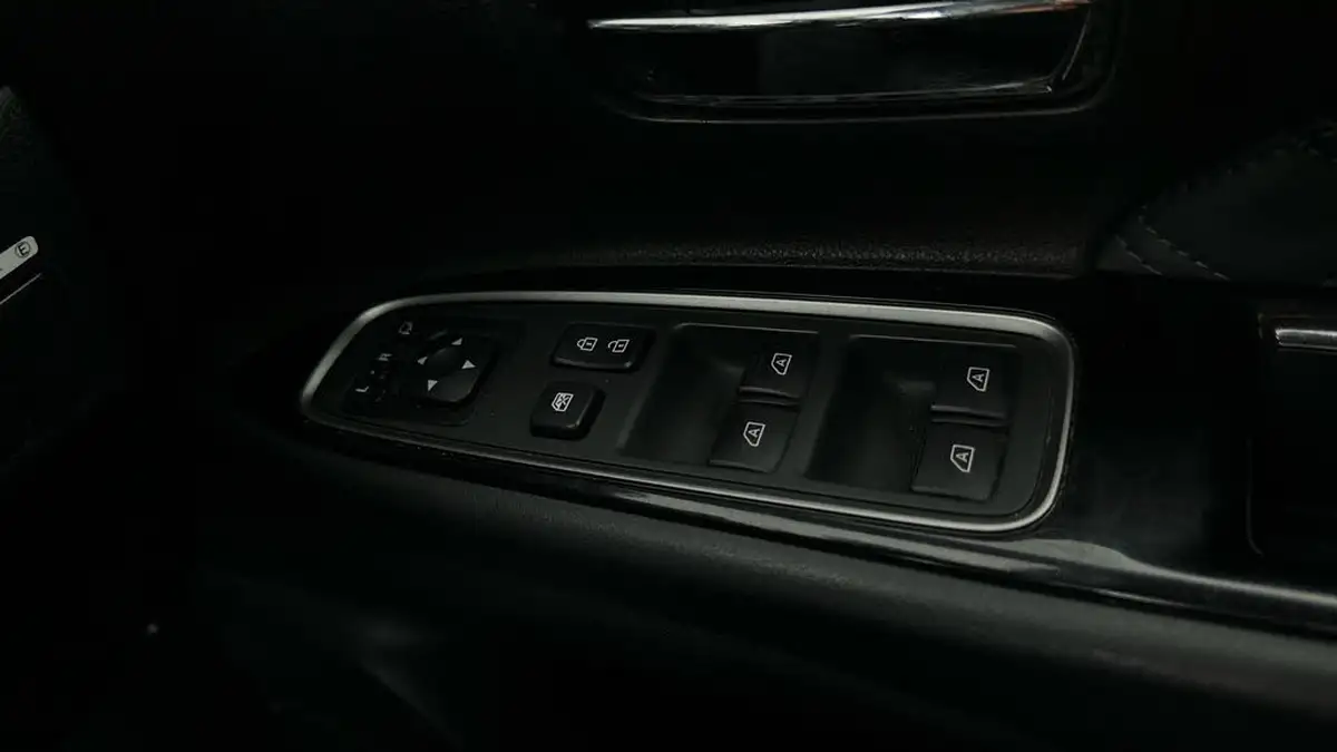2018-mitsubishi-outlander-24-5h-phev-big-28