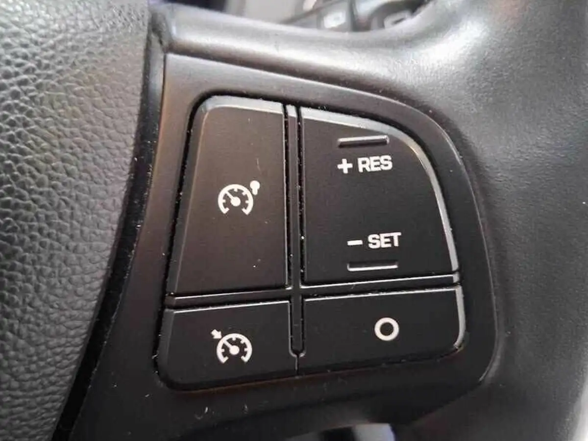 2017-hyundai-i10-12-premium-se-big-20