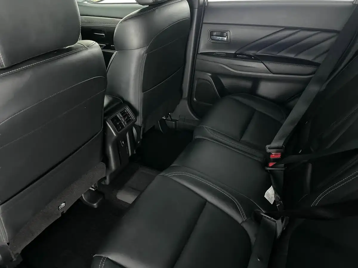 2021-mitsubishi-outlander-24-dynamic-phev-big-35