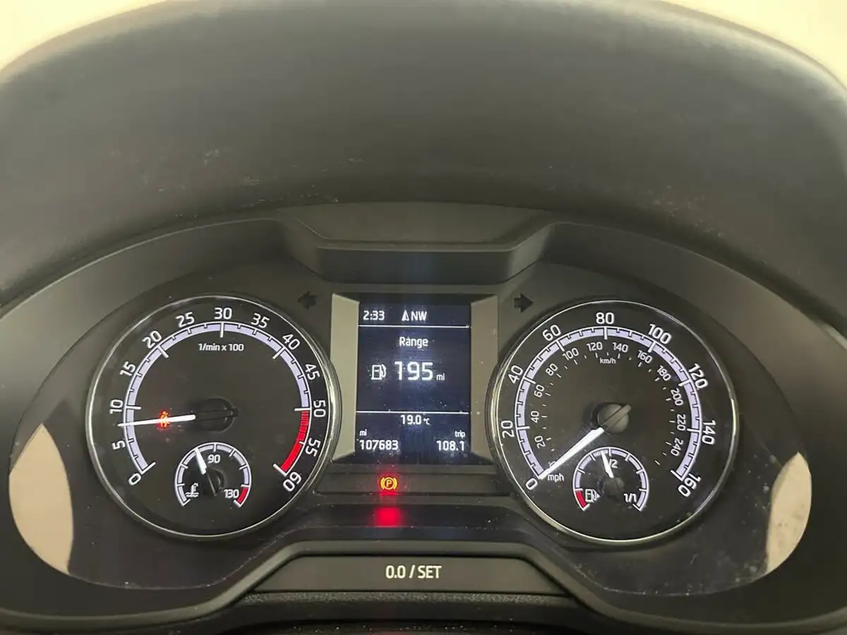 2019-skoda-octavia-16tdi-se-technology-estate-big-13