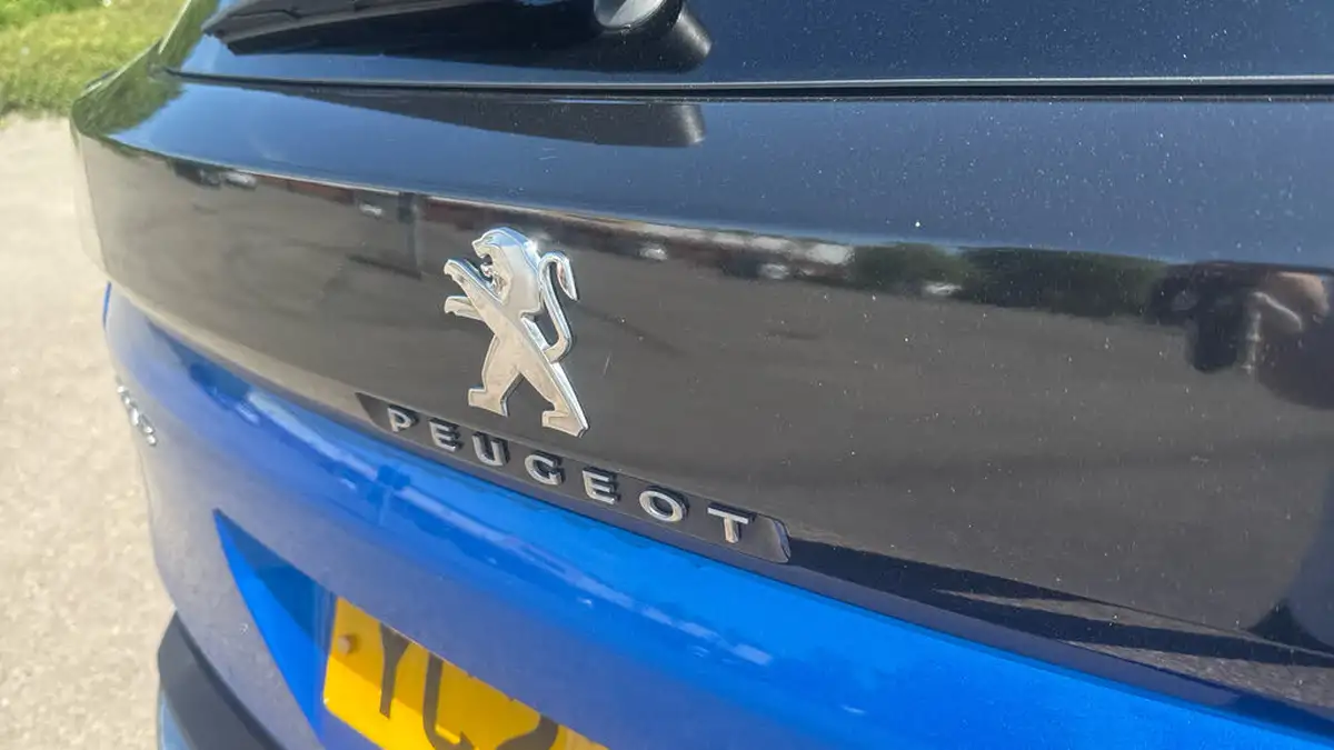 2022-peugeot-3008-suv-15-bluehdi-gt-eat8-big-25