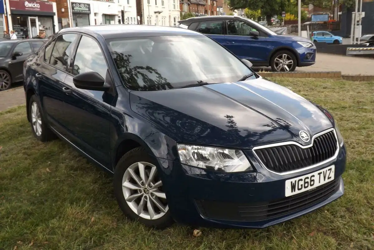 2016-skoda-octavia-10-tsi-s-hatchback-big-0