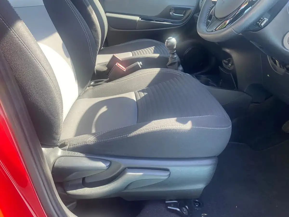 2019-toyota-yaris-15-vvt-i-icon-tech-111bhp-1496cc-big-11