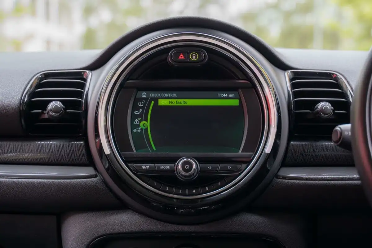 2018-mini-clubman-15-cooper-ss-big-66