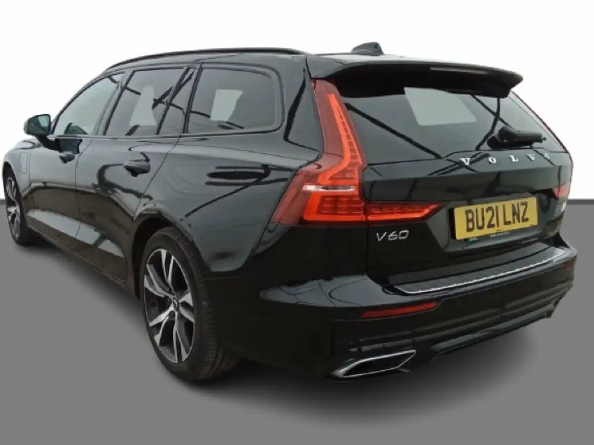 2021-volvo-v60-20-t6-r-design-340bhp-big-3