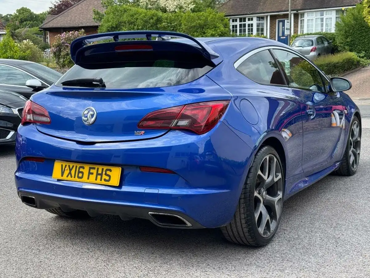 2016-vauxhall-gtc-20i-turbo-vxr-big-3