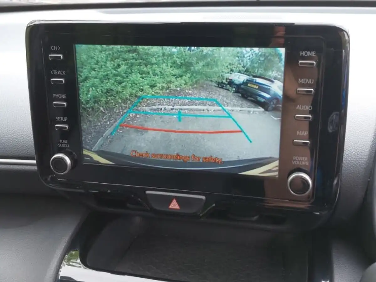 2022-toyota-yaris-15-vvt-i-design-panoramic-roof-big-17