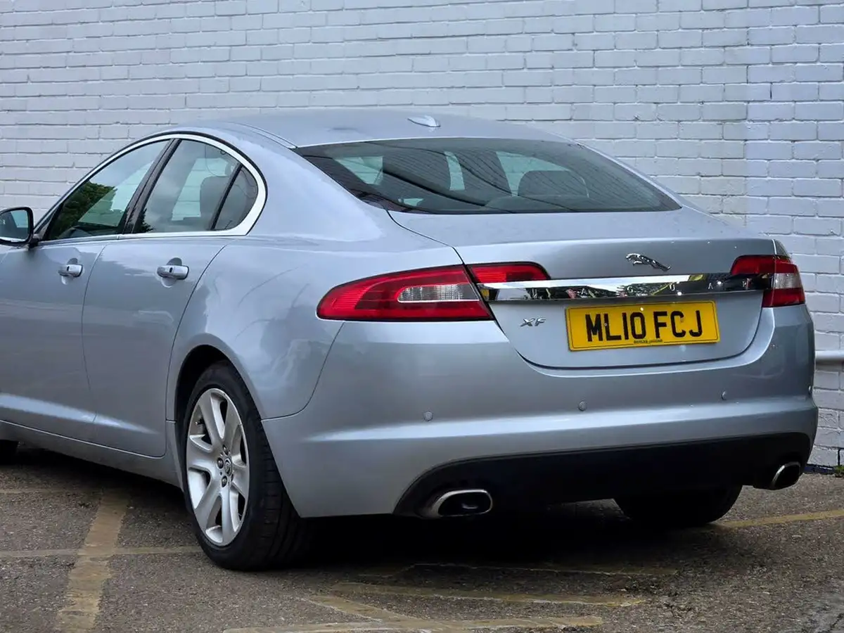 2010-jaguar-xf-30-premium-luxury-big-18