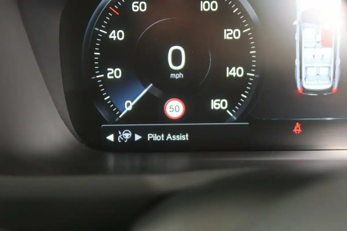 2021-volvo-xc90-20-t8-inscription-390bhp-big-24