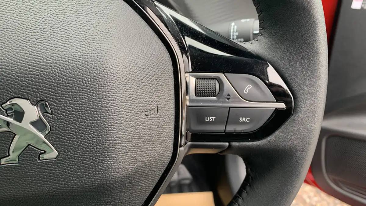 2023-peugeot-208-12-puretech-allure-premium-100ps-big-24