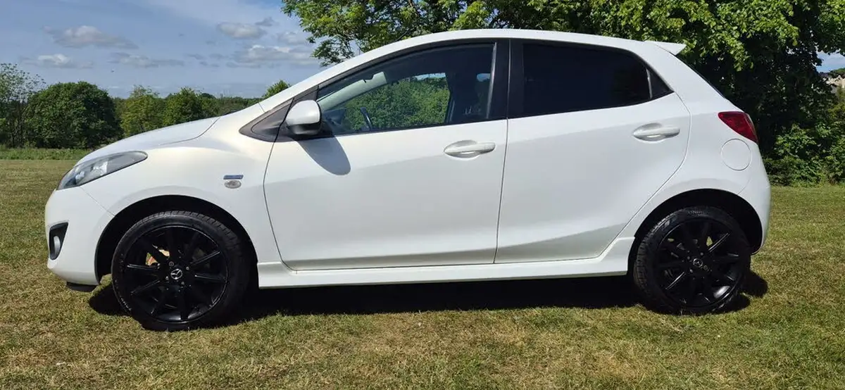 2011-mazda-mazda2-13-black-big-1