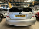 2010-toyota-prius-small-8