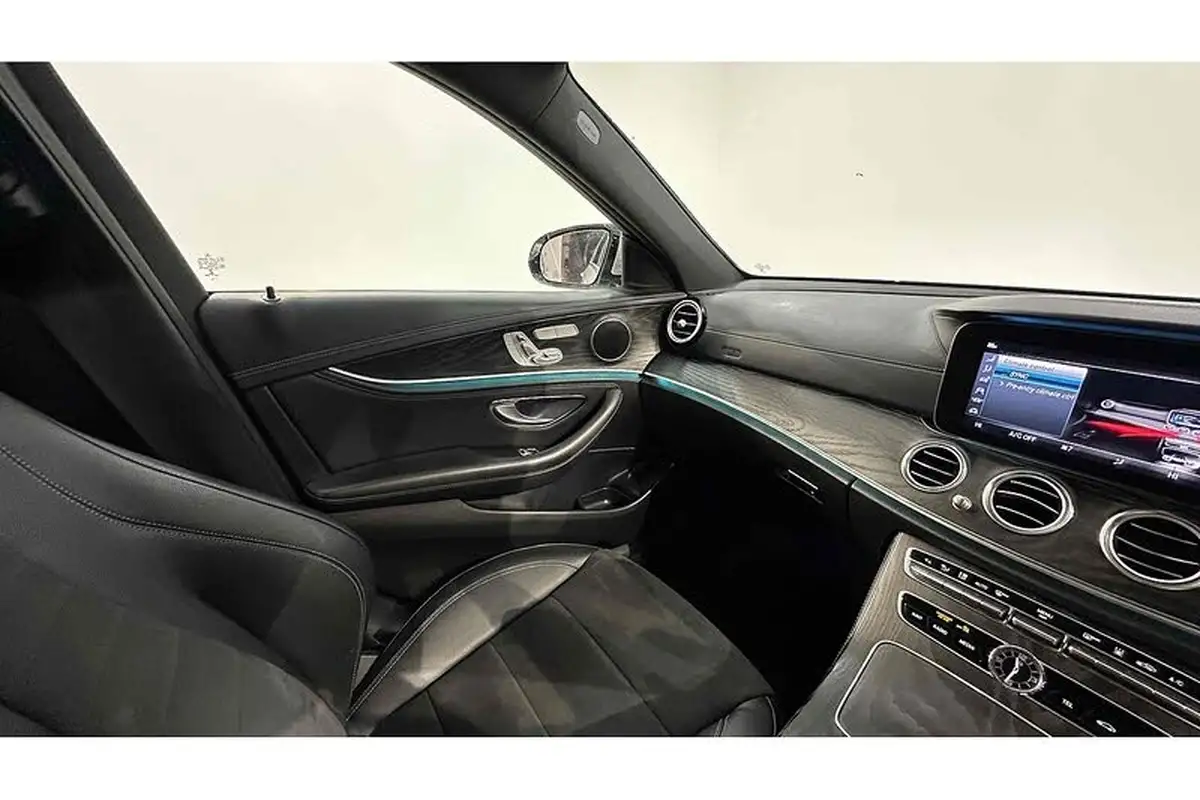 2020-mercedes-benz-e-class-20d-e300de-amg-line-premium-eq-power-saloon-4d-big-38