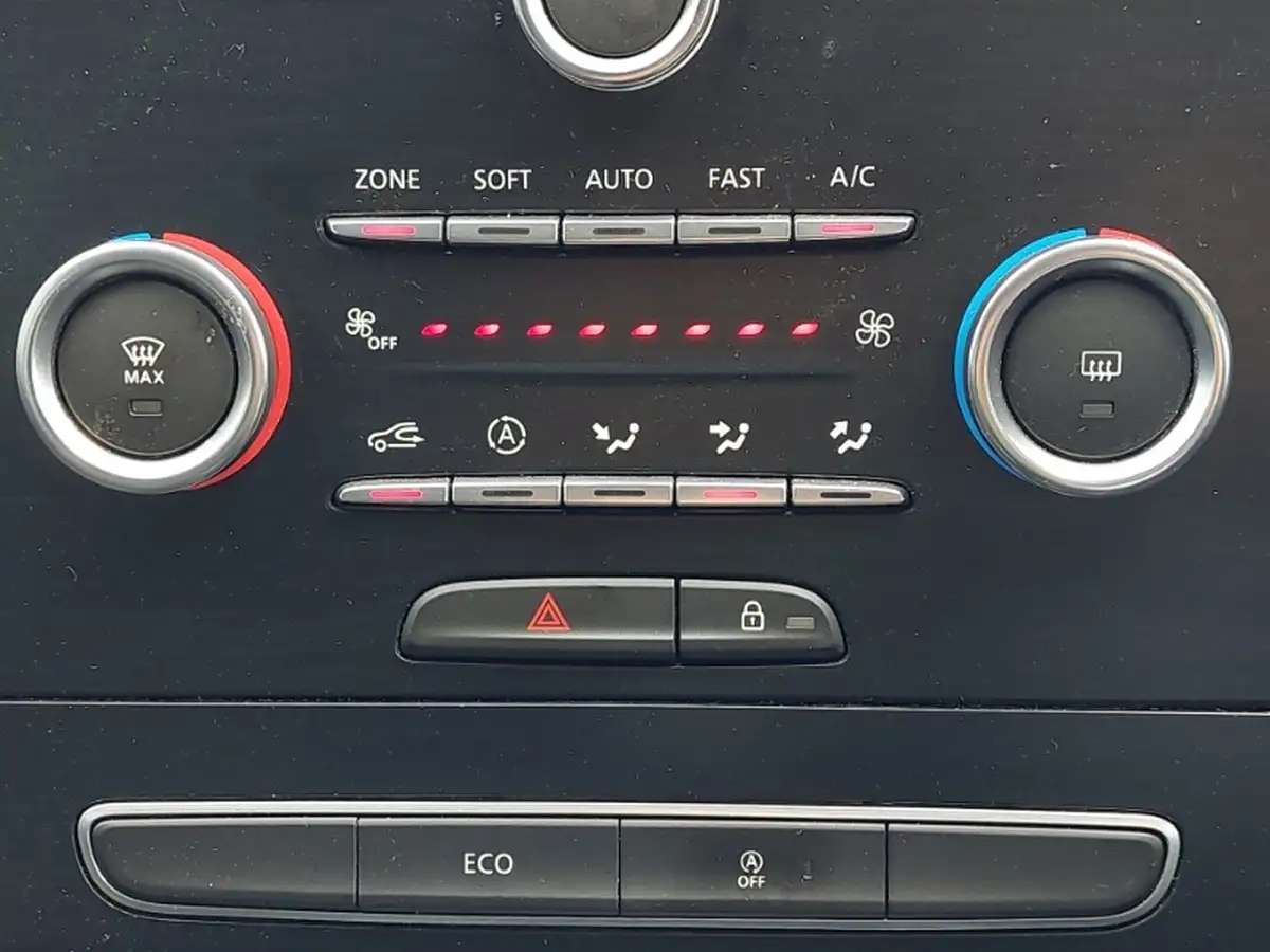 2019-renault-megane-15dci-play-hatchback-big-15