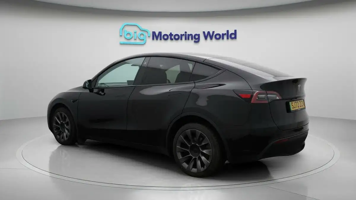 2022-tesla-model-y-e-long-range-big-5