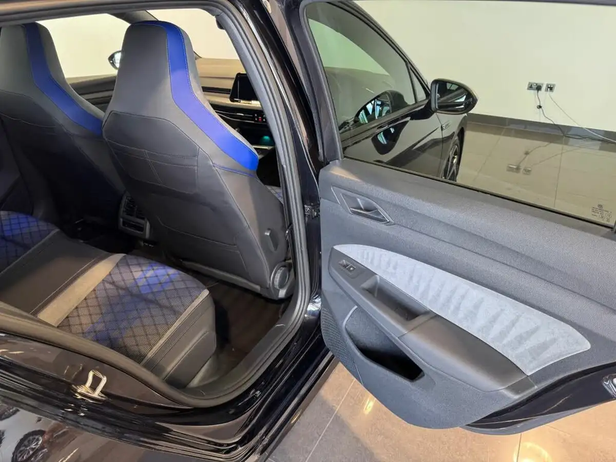 2022-volkswagen-golf-20-tsi-r-320ps-hatchback-big-24