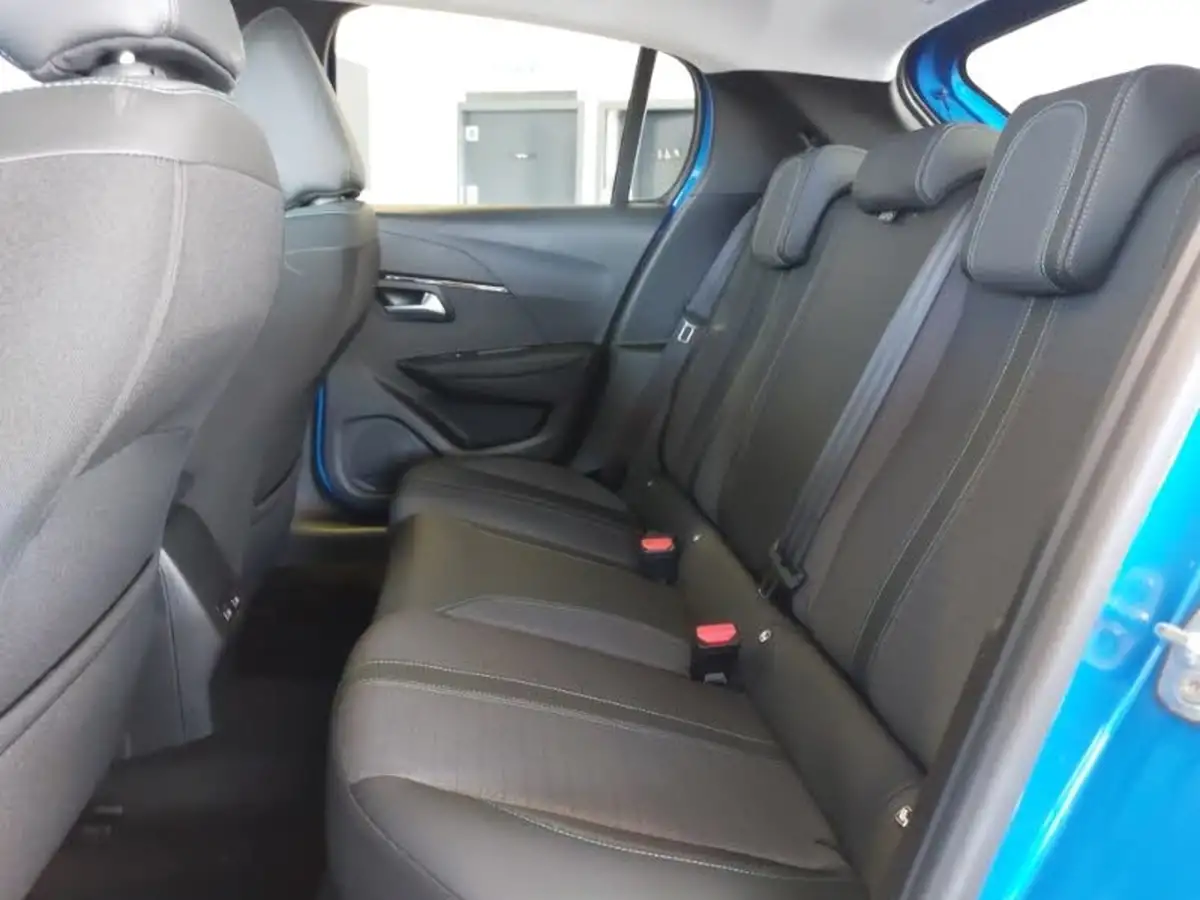 2022-peugeot-208-12-puretech-allure-premium-100ps-big-11