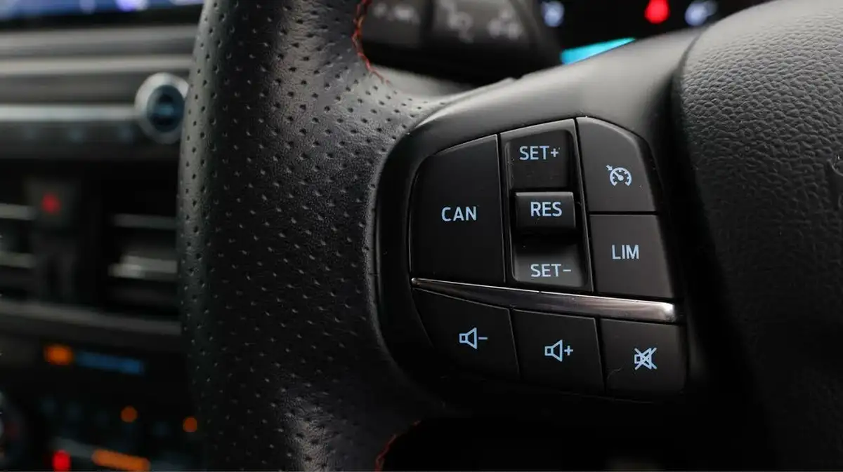 2019-ford-focus-10t-st-line-x-hatchback-big-21