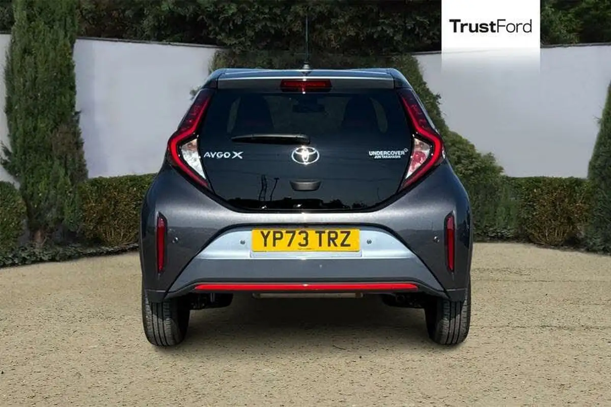 2023-toyota-aygo-x-10-vvt-i-undercover-big-6