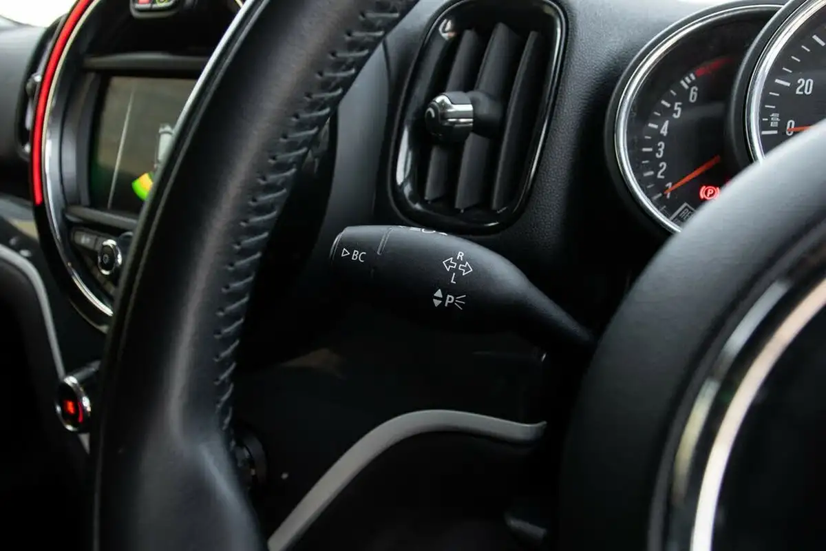 2018-mini-countryman-20-cooper-s-ss-big-16