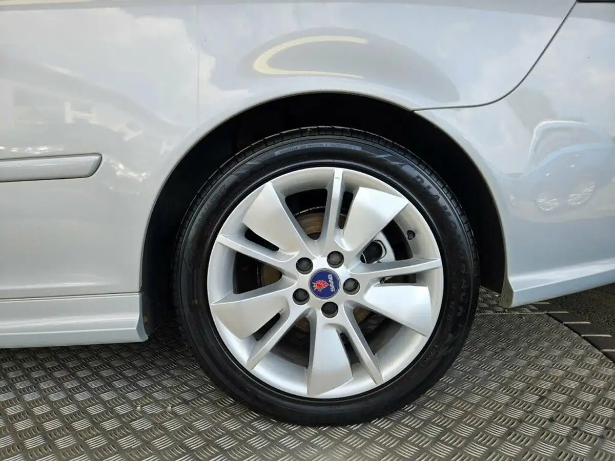 2010-saab-9-3-big-11
