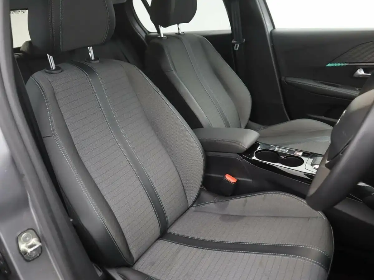 2023-peugeot-208-12-puretech-allure-premium-100ps-eat8-big-10