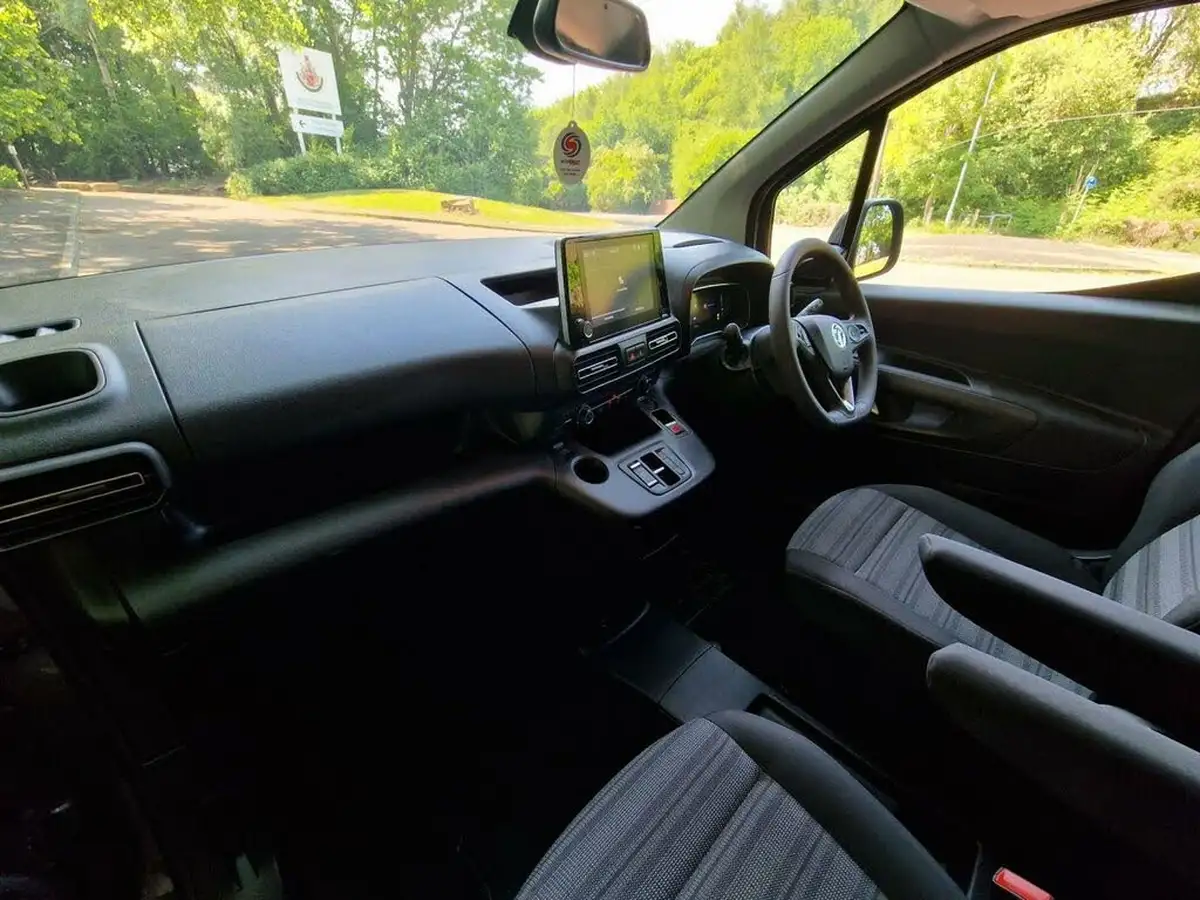 2023-vauxhall-combo-life-e-design-xl-big-47