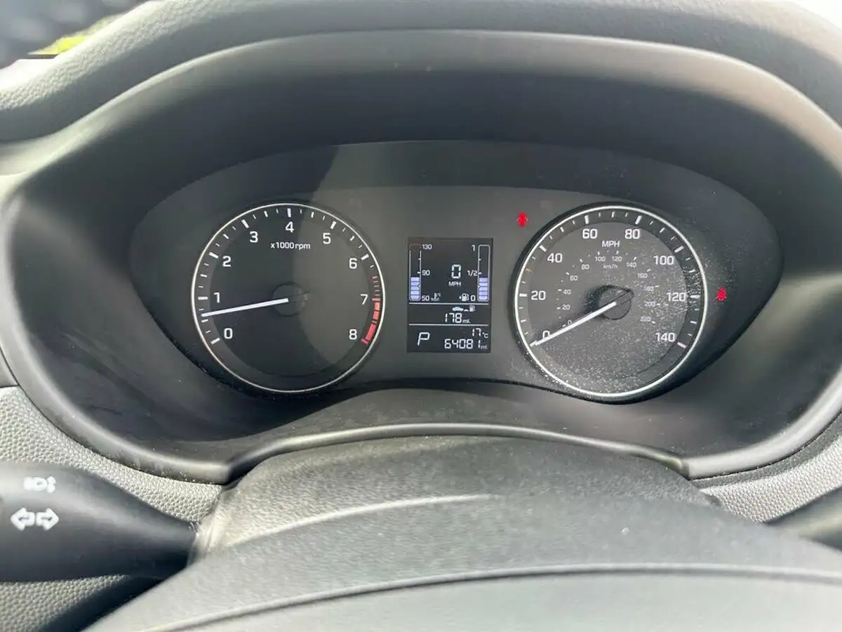 2017-hyundai-i20-14-se-auto-big-14