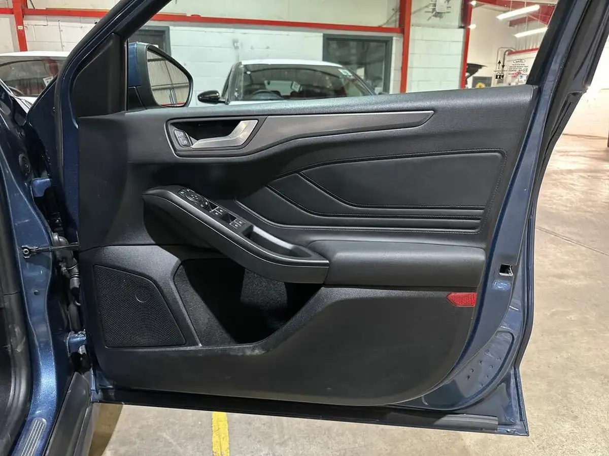 2020-ford-focus-10t-titanium-x-hatchback-auto-big-35