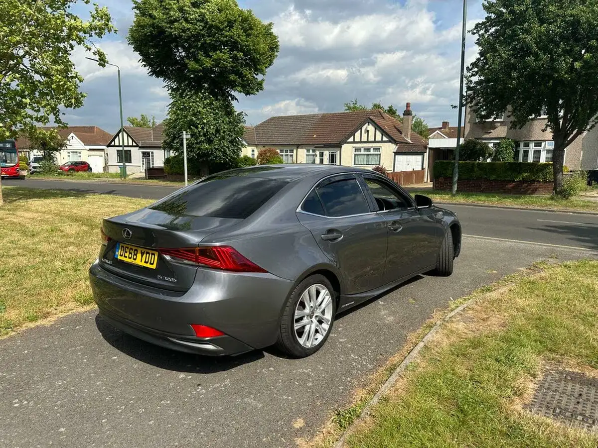 2018-lexus-is-300h-25-executive-edition-lexus-navigation-big-3