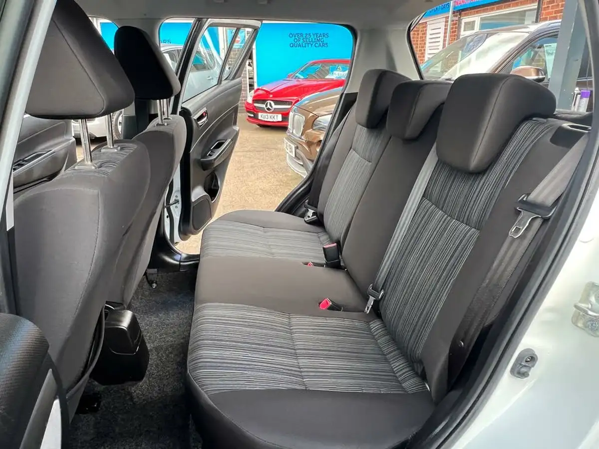 2017-suzuki-swift-12-sz2-5d-big-34