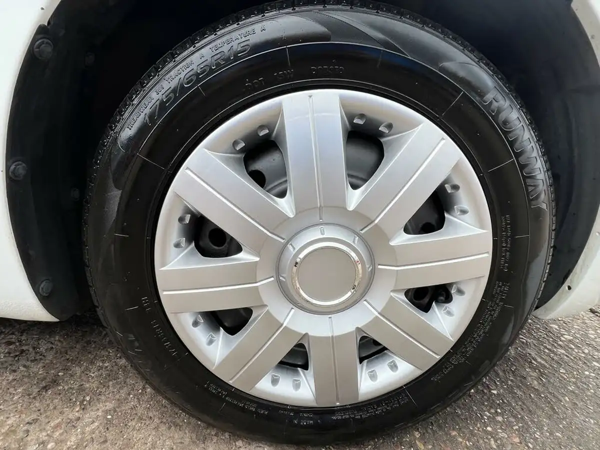 2017-suzuki-swift-12-sz2-5d-big-58