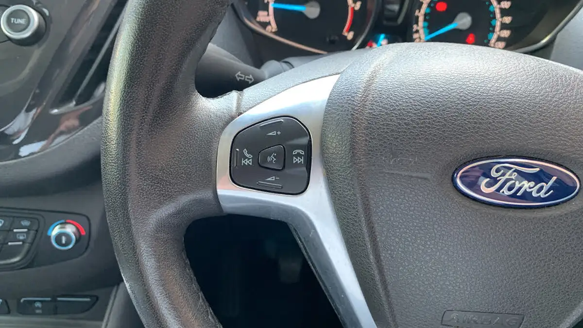2020-ford-tourneo-courier-15tdci-titanium-big-22