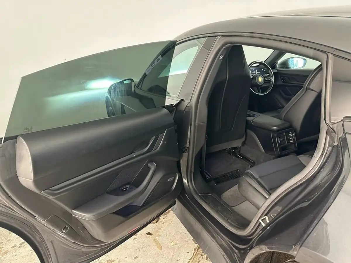 2021-porsche-taycan-e-base-476ps-performance-battery-plus-big-57
