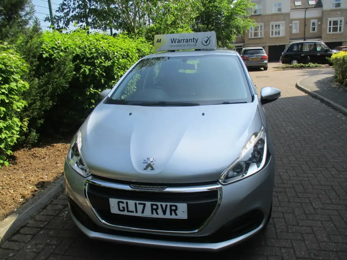 2017-peugeot-208-12-puretech-active-82bhp-5d-big-14