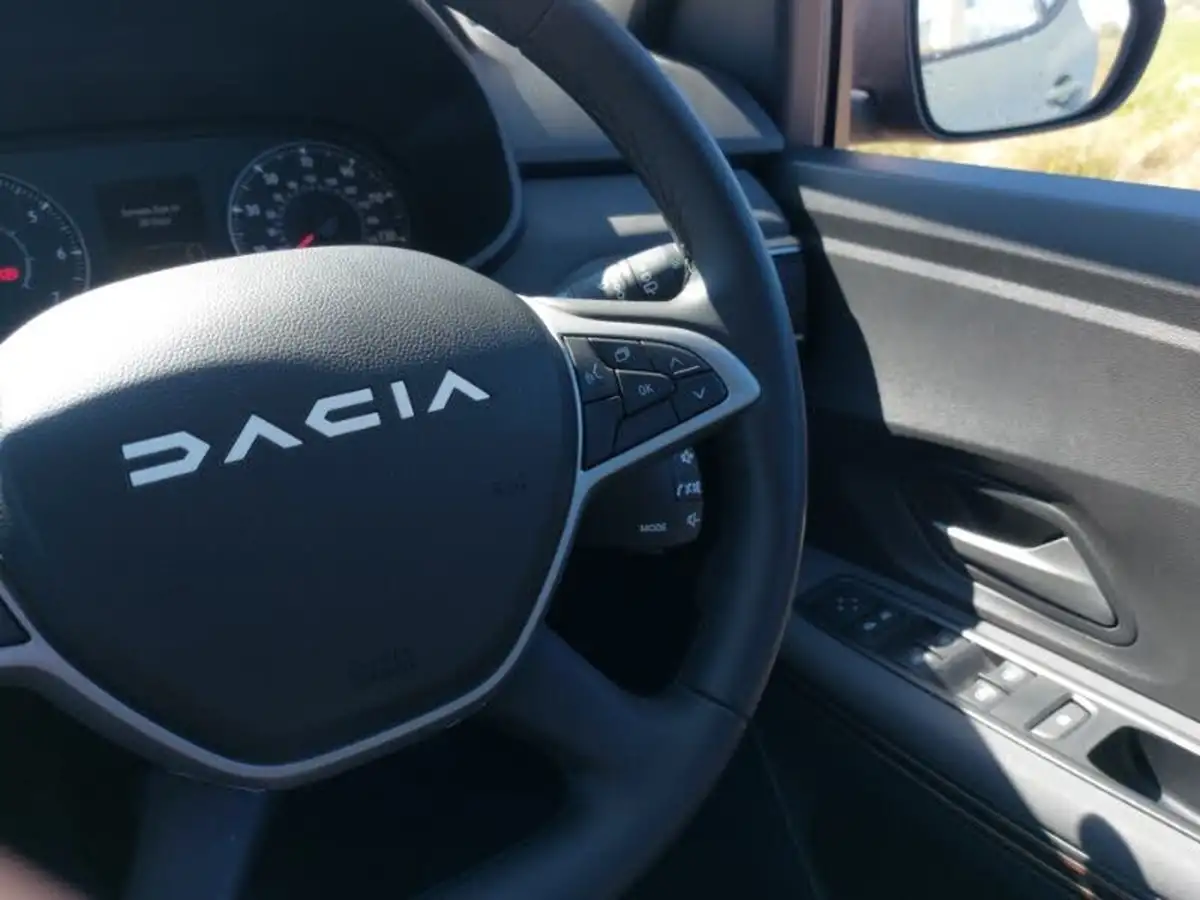 2024-dacia-sandero-stepway-10-tce-extreme-90bhp-big-9