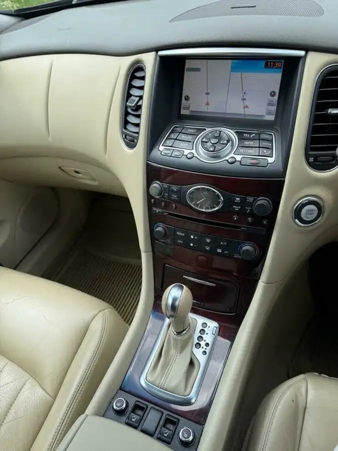 2011-infiniti-ex-30td-big-11
