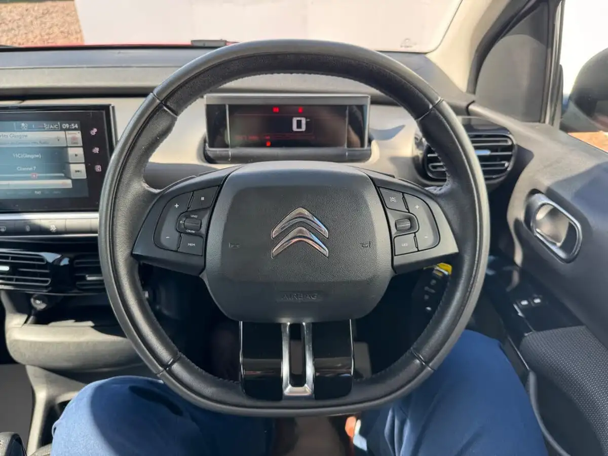 2016-citroen-c4-cactus-16bluehdi-feel-big-18