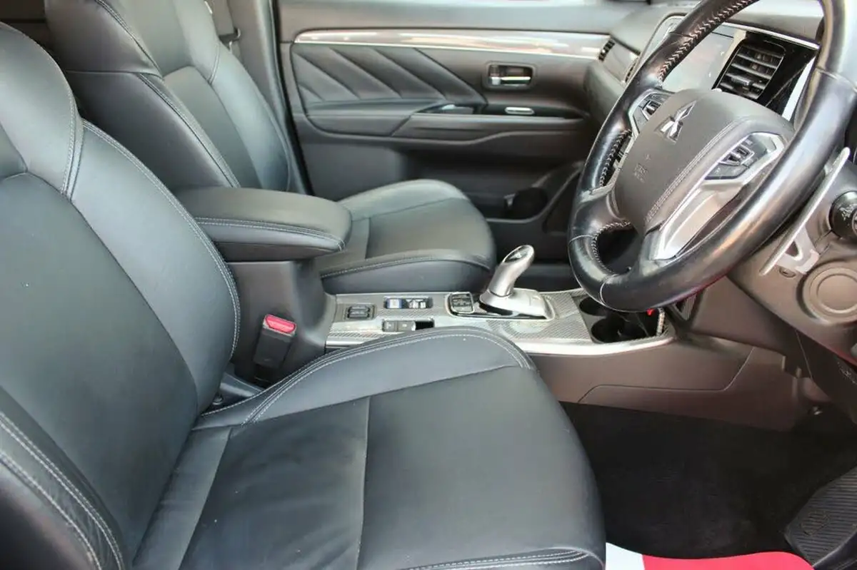 2019-mitsubishi-outlander-24-4h-phev-big-10