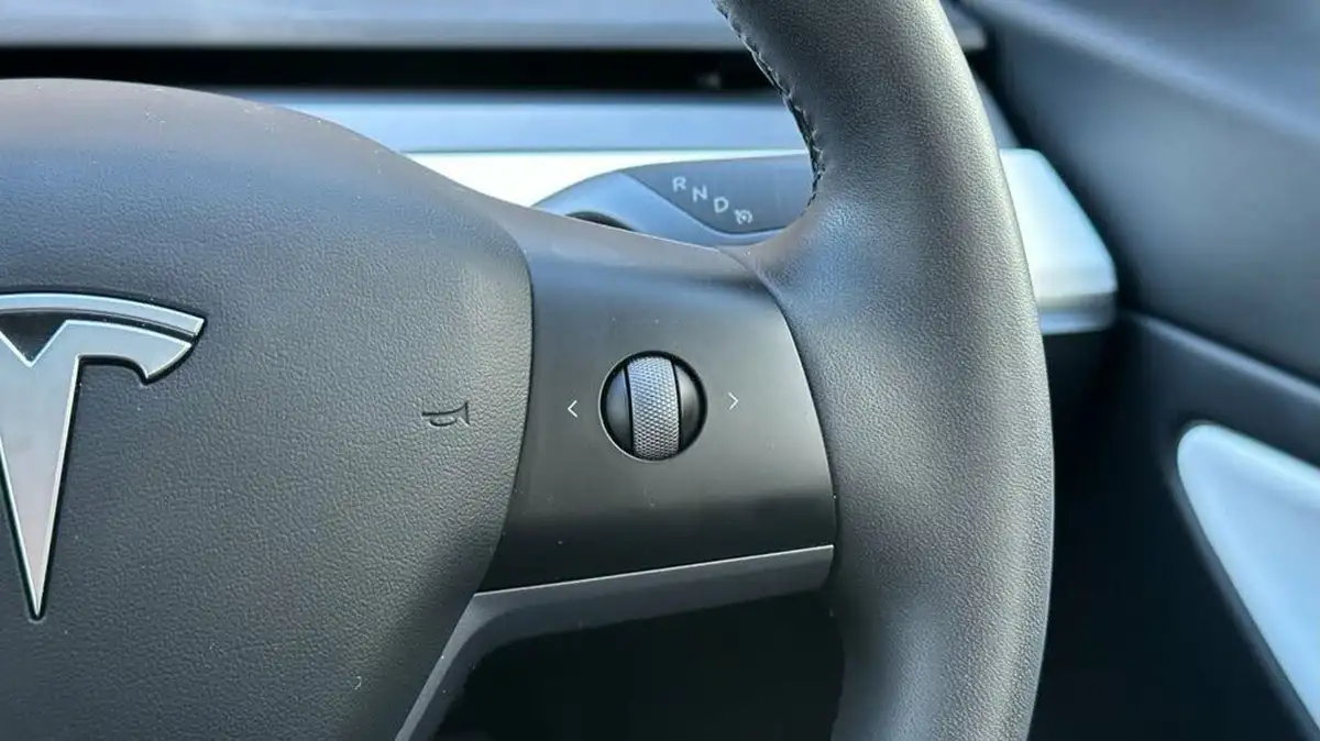 2020-tesla-model-3-e-long-range-big-27