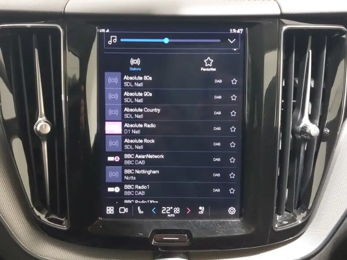 2023-volvo-xc60-20-b5-plus-big-9