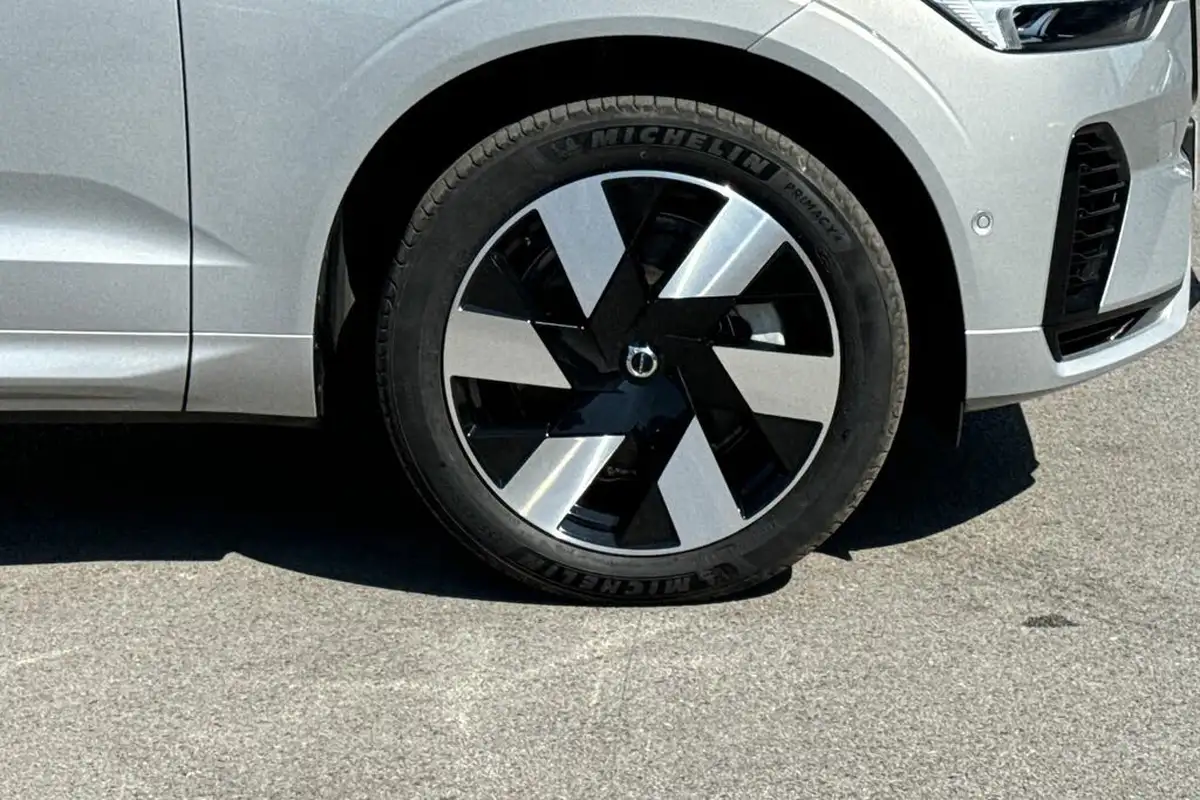 2024-volvo-xc60-20-b5-plus-big-4