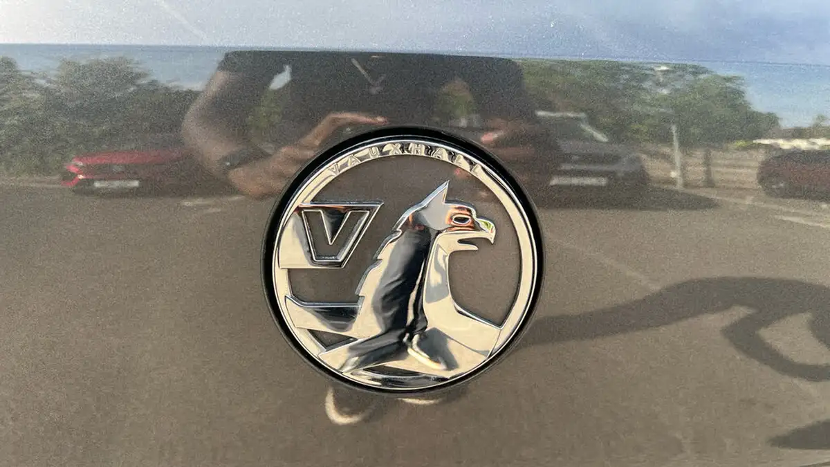 2023-vauxhall-astra-15-turbo-d-design-hatchback-big-24