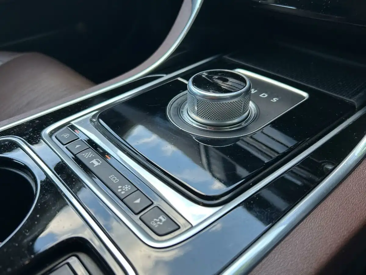 2015-jaguar-xe-20td-portfolio-180ps-auto-big-19