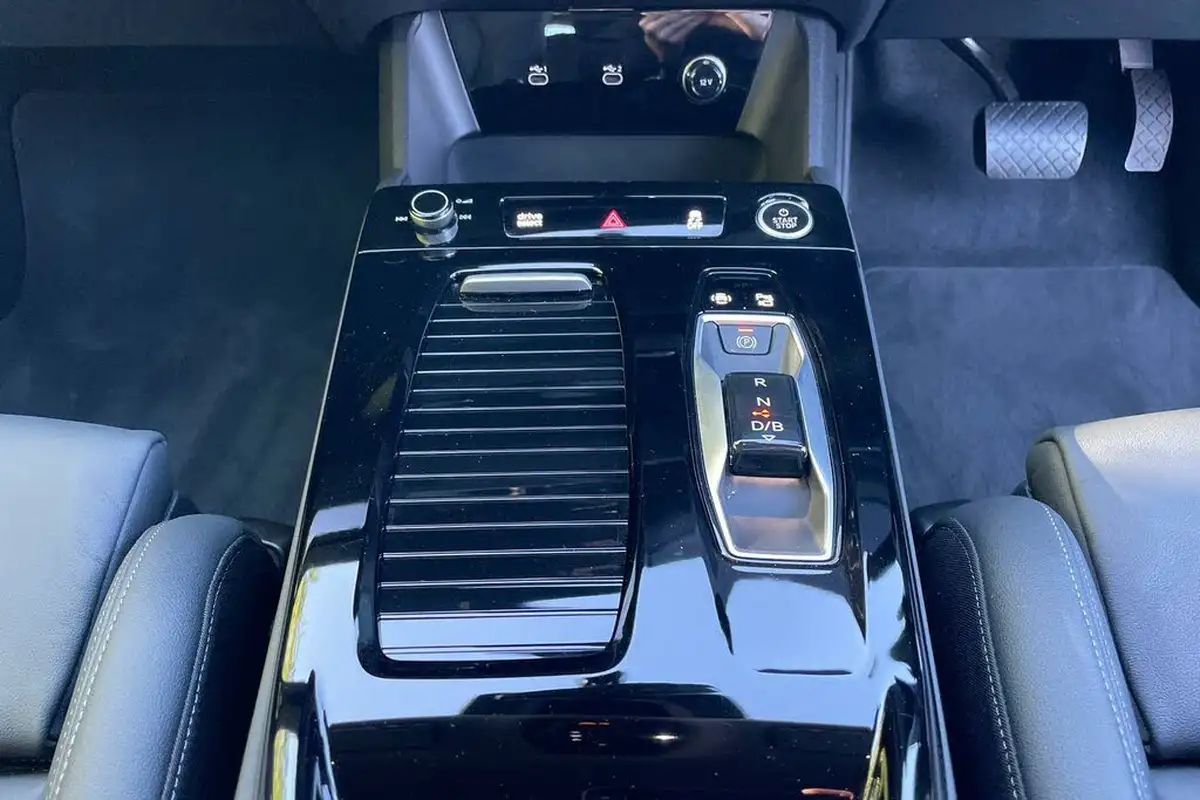 2024-audi-q6-e-tron-big-36