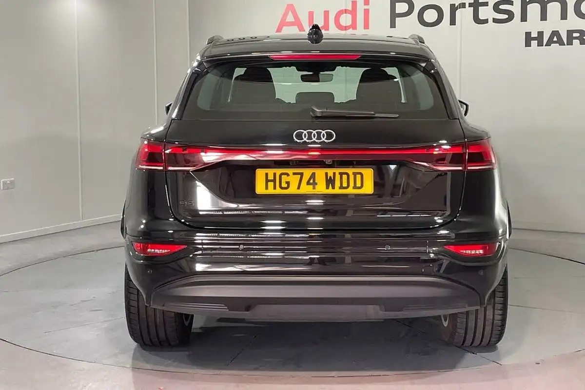 2024-audi-q6-e-tron-big-8