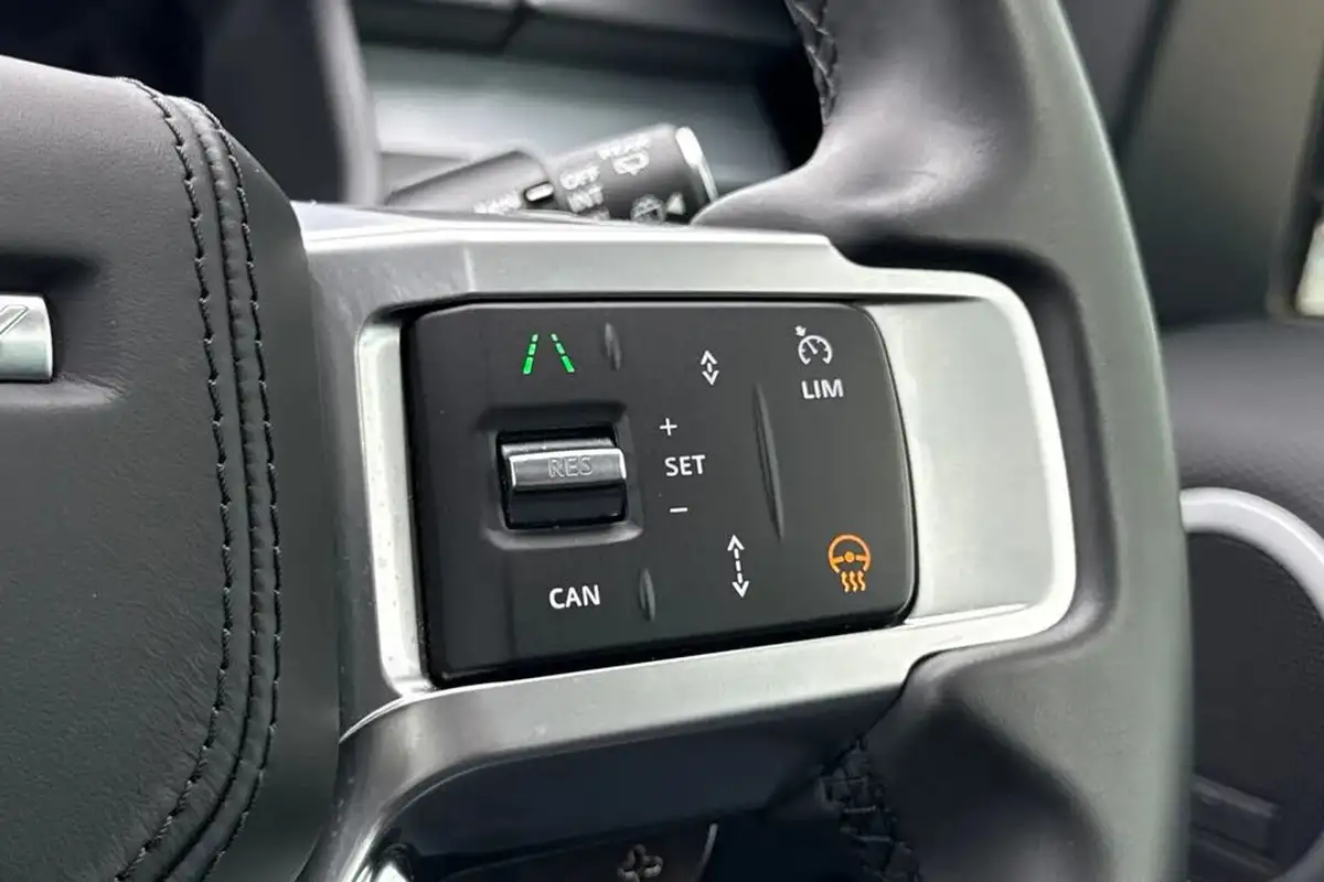 2023-land-rover-discovery-30-d300-dynamic-hse-big-42