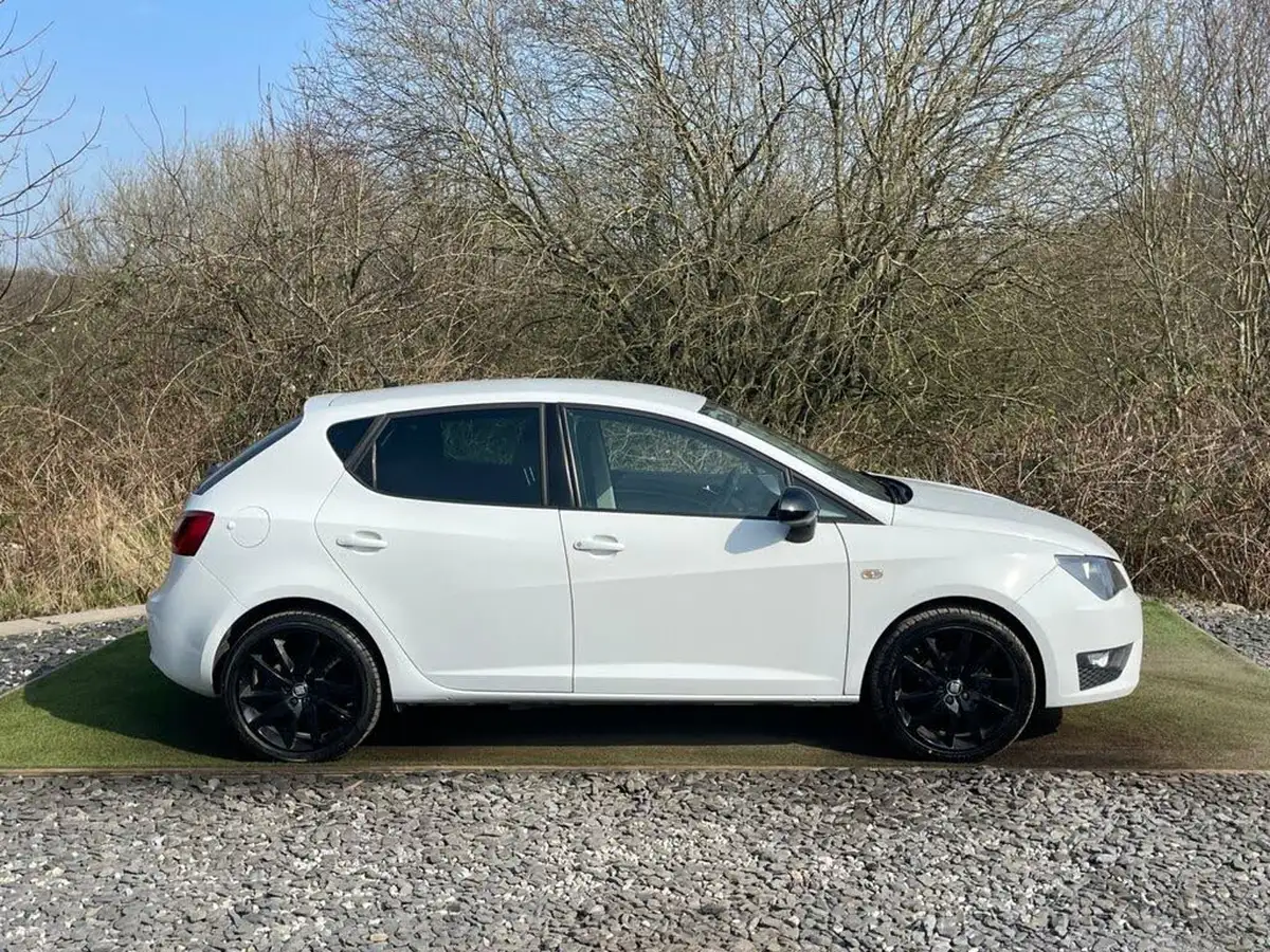 2014-seat-ibiza-12-fr-black-hatchback-5d-big-2