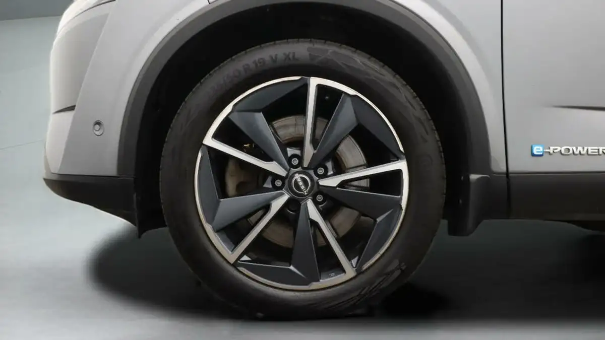 2023-nissan-qashqai-15-tekna-big-18