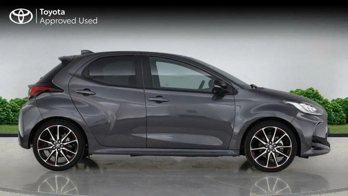 2024-toyota-yaris-15-vvt-i-gr-sport-128bhp-big-6